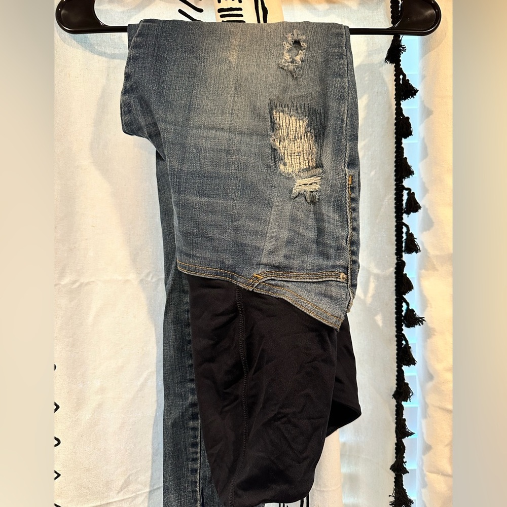 Size 6- Ingrid & Isabel Maternity Jeans